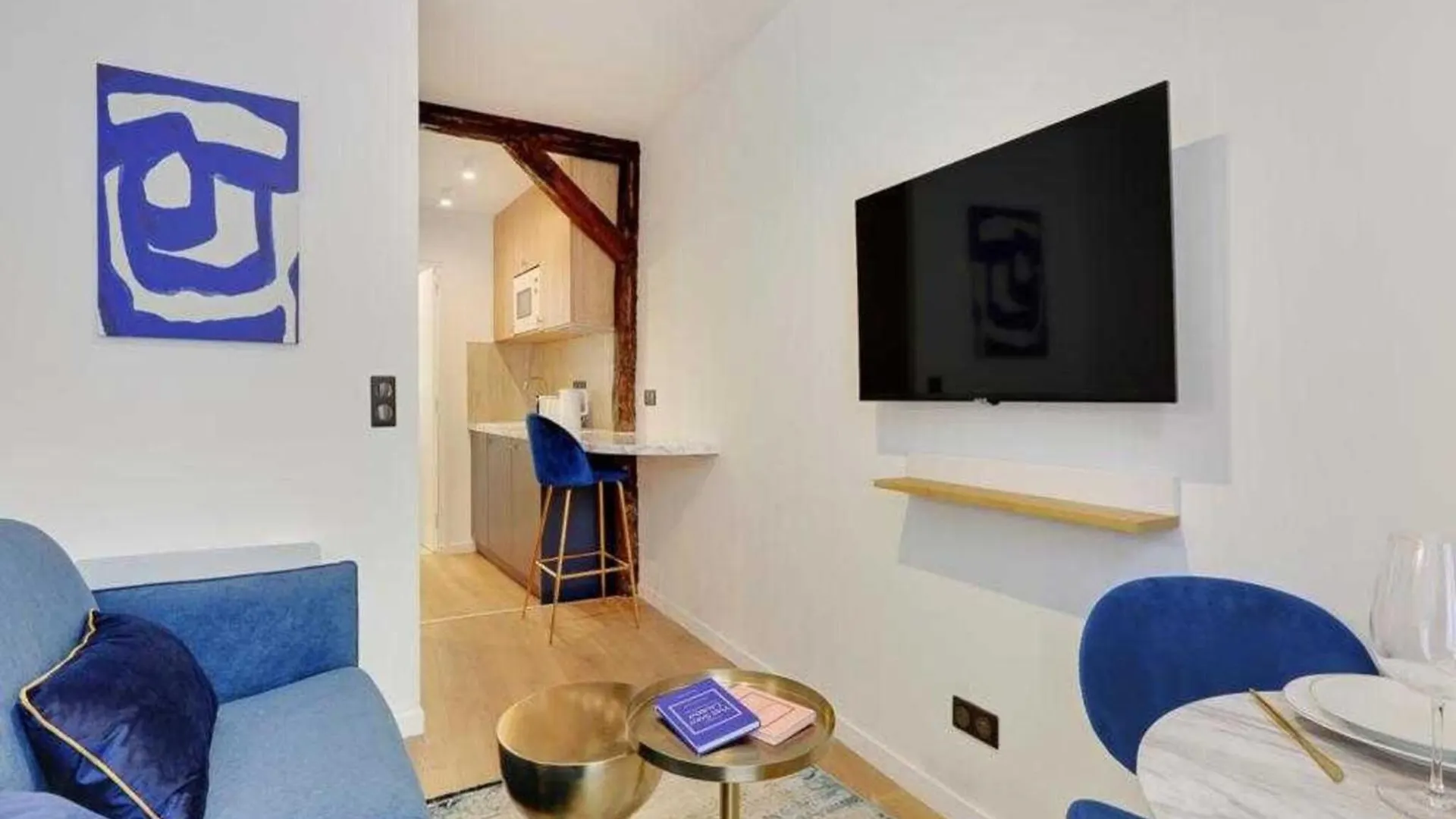 Charming Studio - 16 Arrd - Mobility Lease contacts